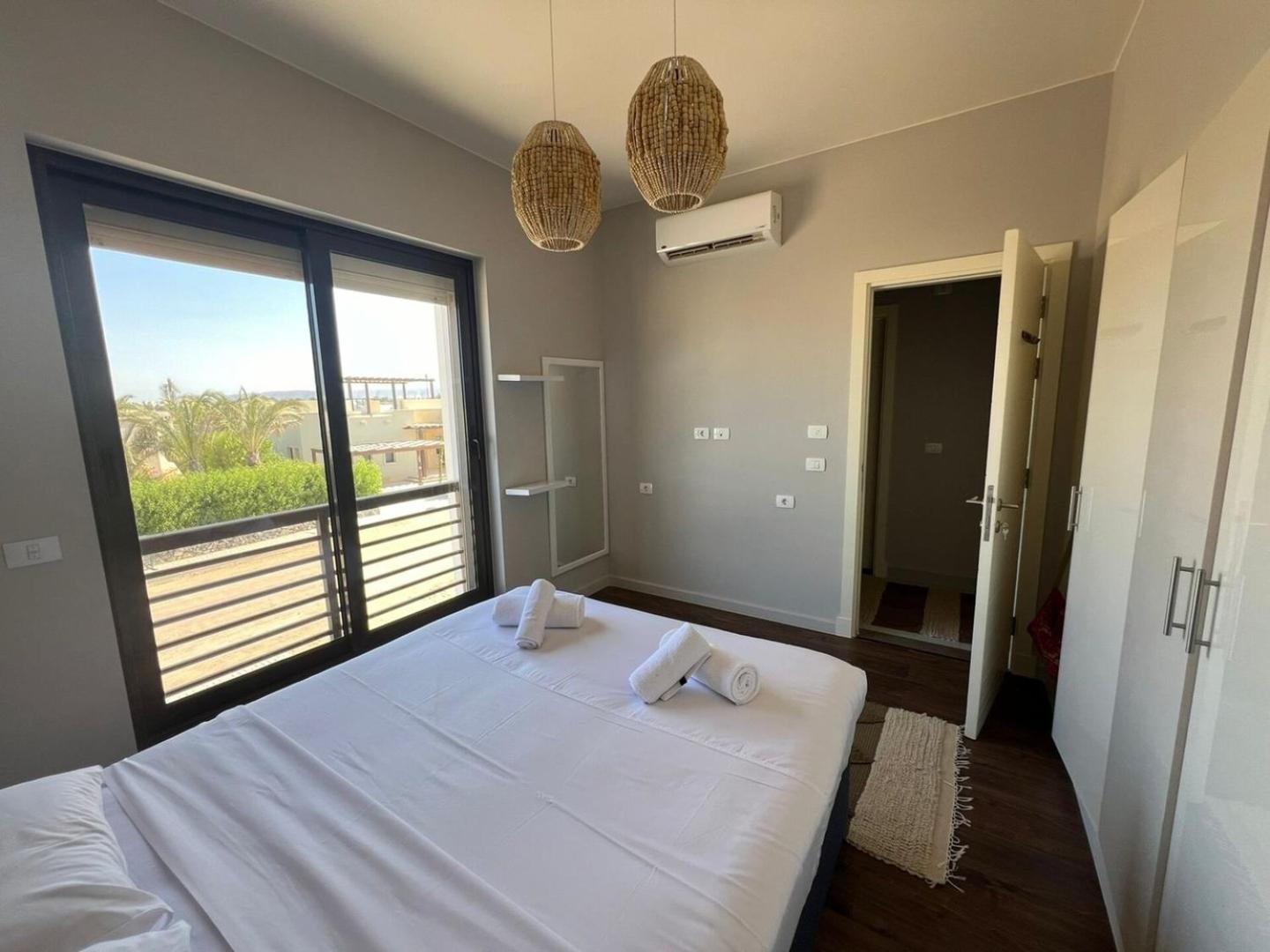 Modern 3bdr Cyan Apt: Prime Spot Hurghada