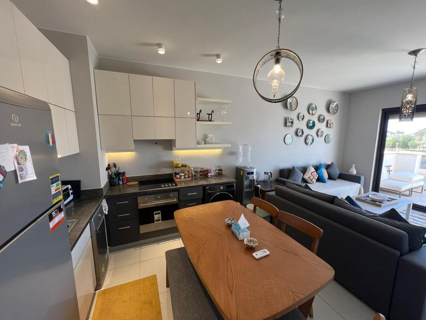 Modern 3bdr Cyan Apt: Prime Spot Apartment *