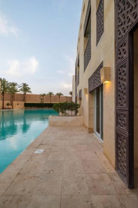 Stylish 1-bed Retreat Main Pool Apartment *