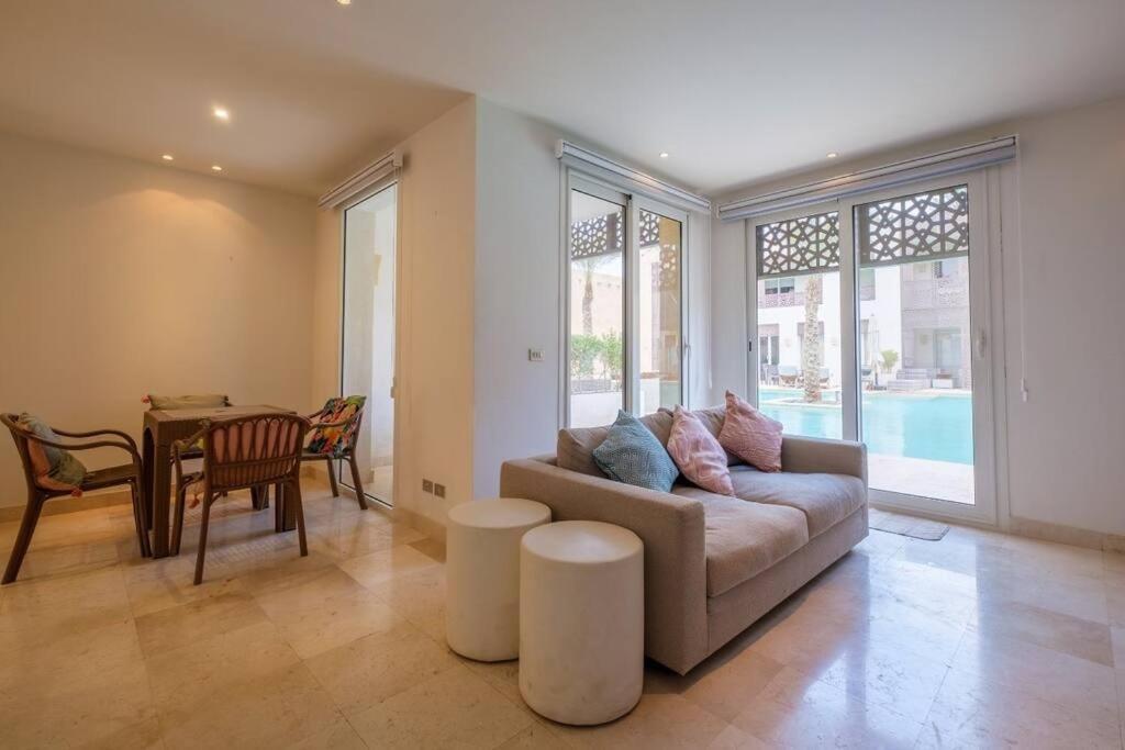 Apartment Stylish 1-bed Retreat Main Pool
