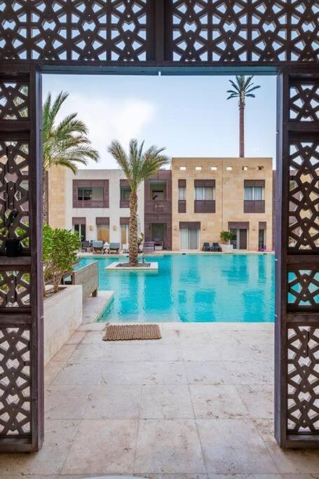 Stylish 1-bed Retreat Main Pool Apartment *