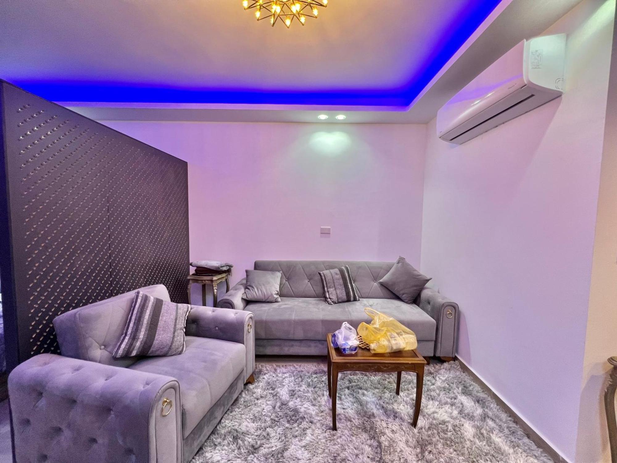 Alhambra Avenue Apartment *