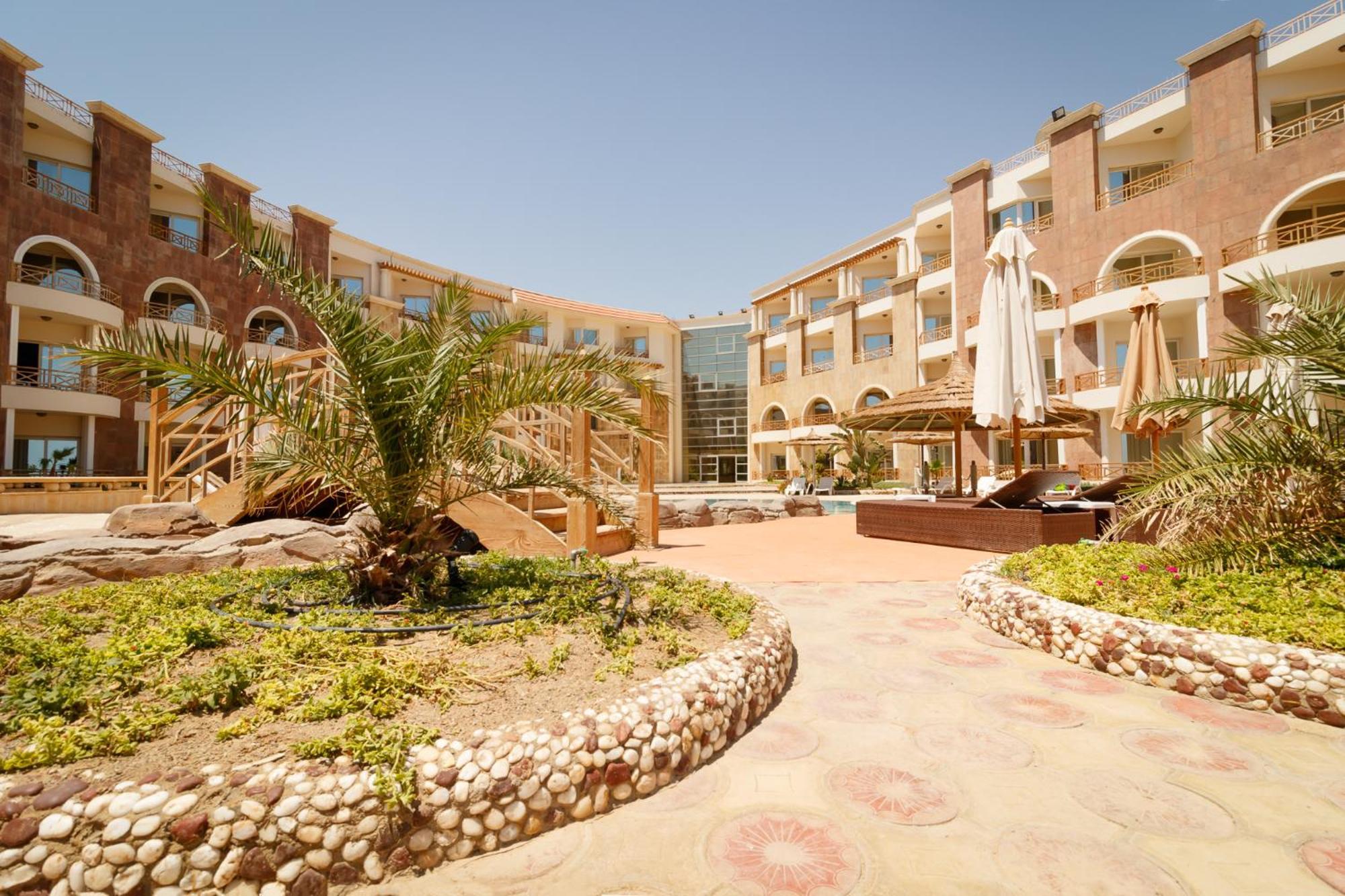 Royal Serviced Resort