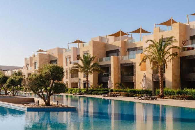 Chalé Lovely 1 Bedroom Apt. At Mangroovy With Free Access To The And Pools Hurghada