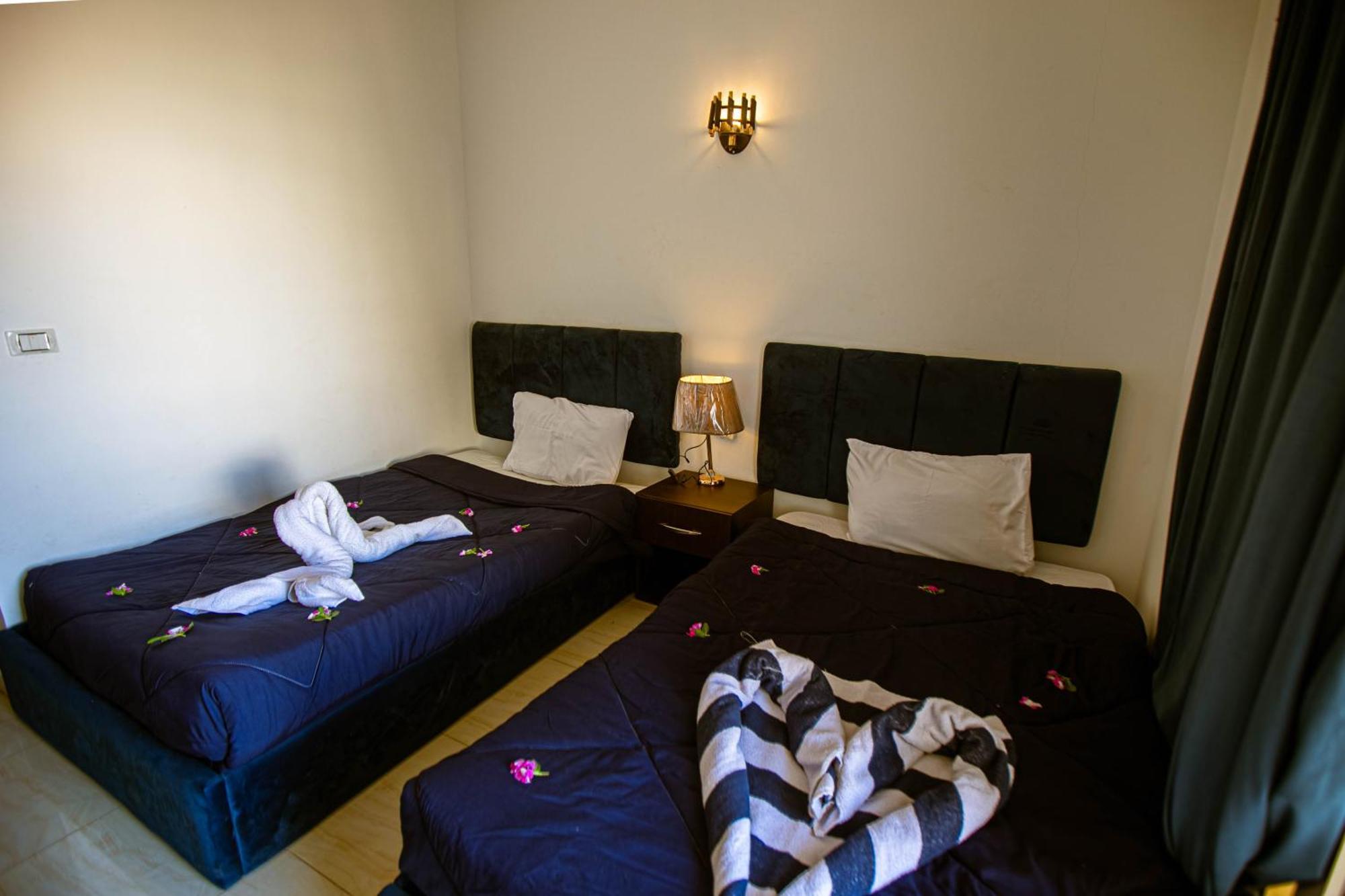 Fox House Resort *