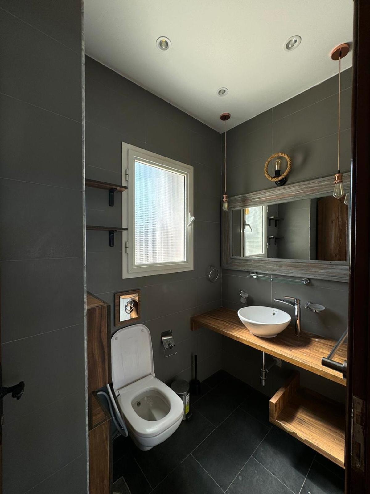 Beautiful 4 Bdr With Private Pool