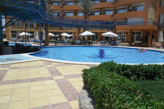 Oasis & Resort *