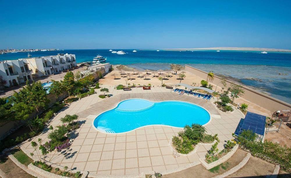Navy Chalets *