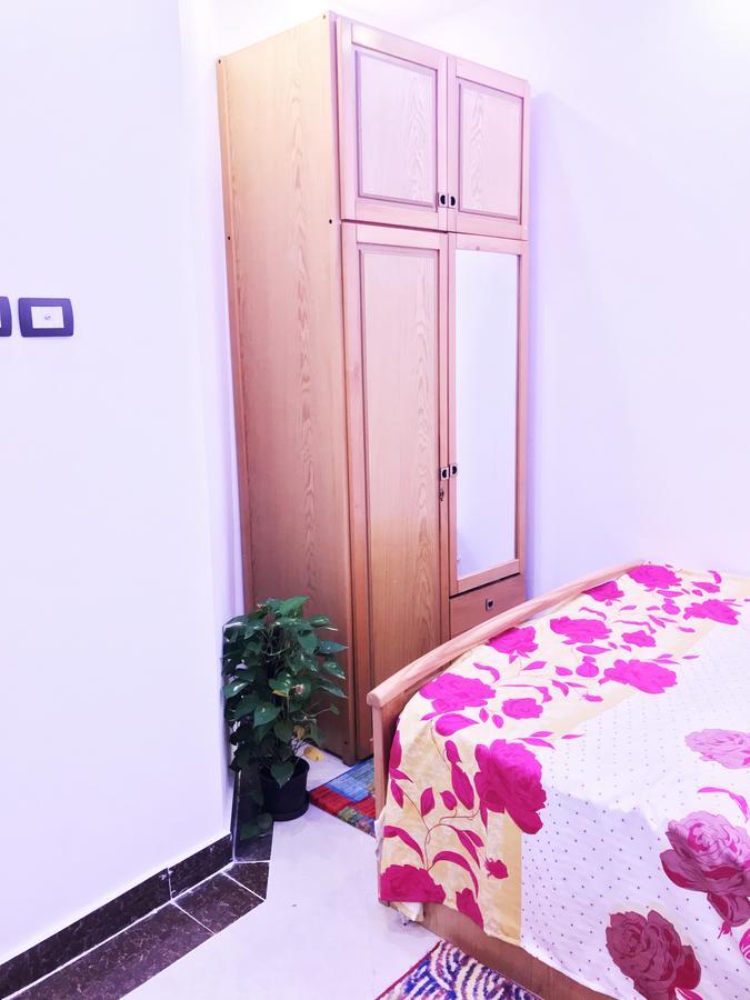 Cecelia Aparthotel *