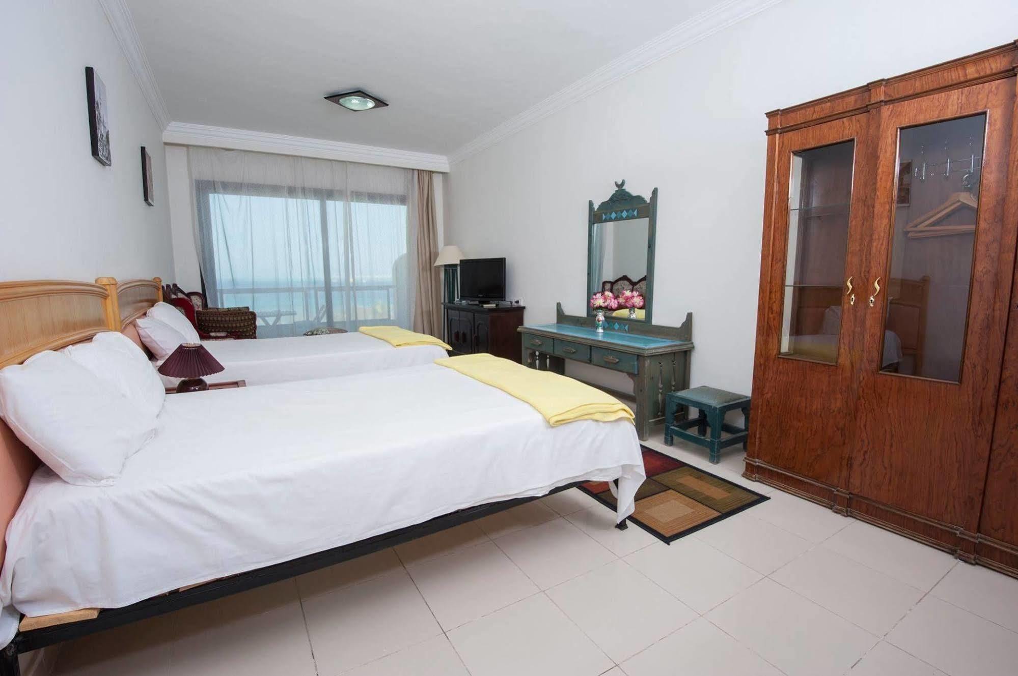 Navy Chalets *