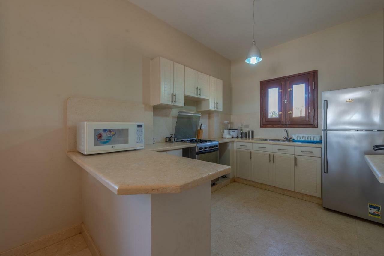 Scenic Views 3-bedroom In Sabina, El Gouna Private Jacuzzi & Lagoon Access Apartment