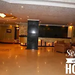 Boulevard Apartment Hotel