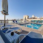 Lilly City Center Hostel (Adults Only)