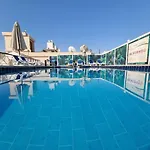 Lilly City Center Hostel (Adults Only)