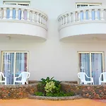 Hawaii Riviera Club Aqua Park - Families And Couples Only