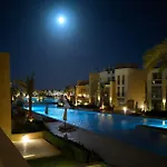 Mangroovy Ritzy, Cerulean Appartement By The Pool