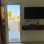 Hurghada 2Bed Beachfront On-The-Beach Apartment