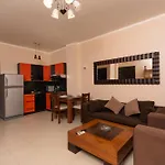 Free Beach Access One Bedroom Apartment