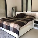 Luxurious 3Br Lakefront Town-House