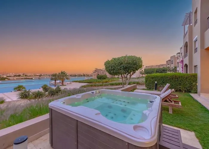 Gouna Retreat 2Br Apt Waterside Hot Tub & Pool