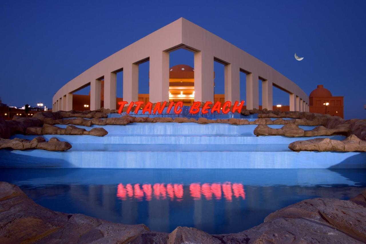 Resort Titanic - Families And Couples Only