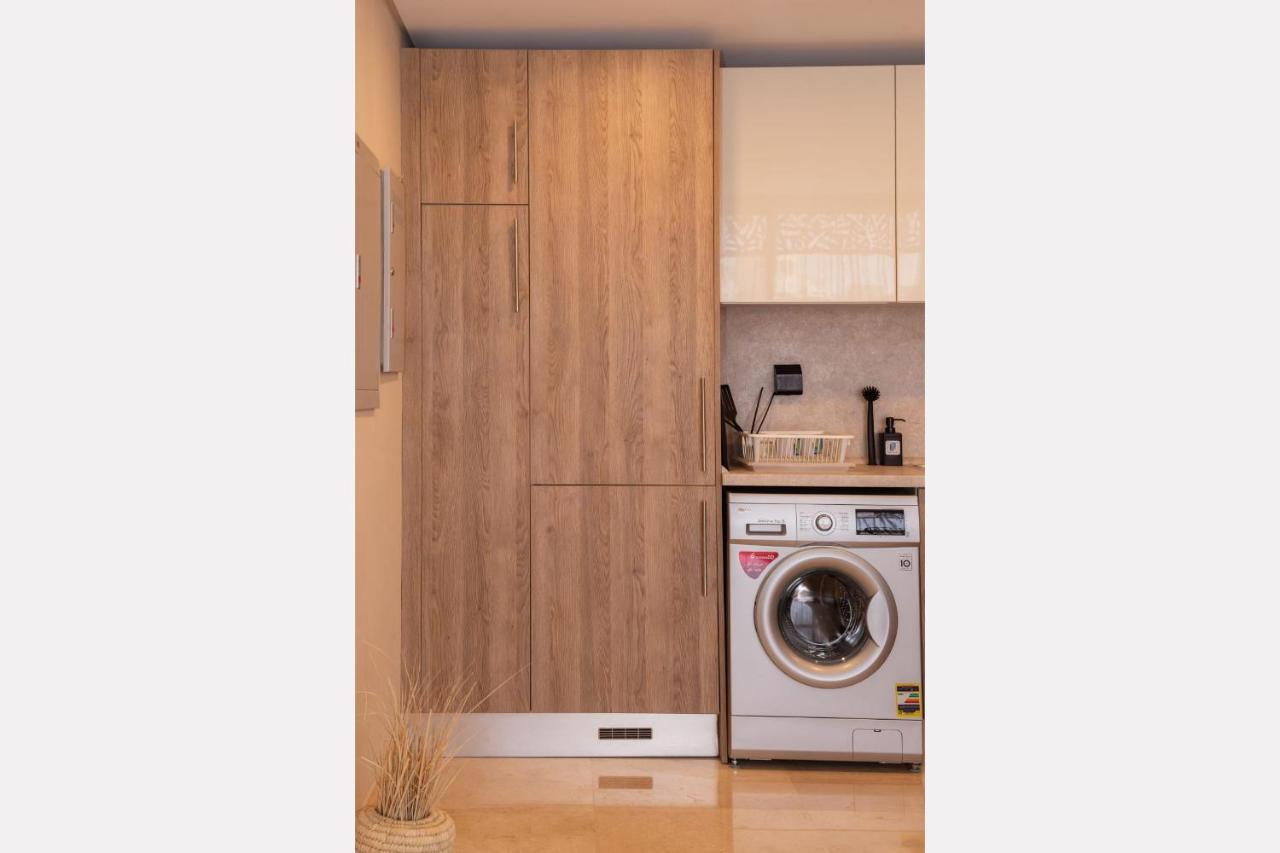 Gleaming 1 Bedroom Mangroovy W Pool & Access Apartment *
