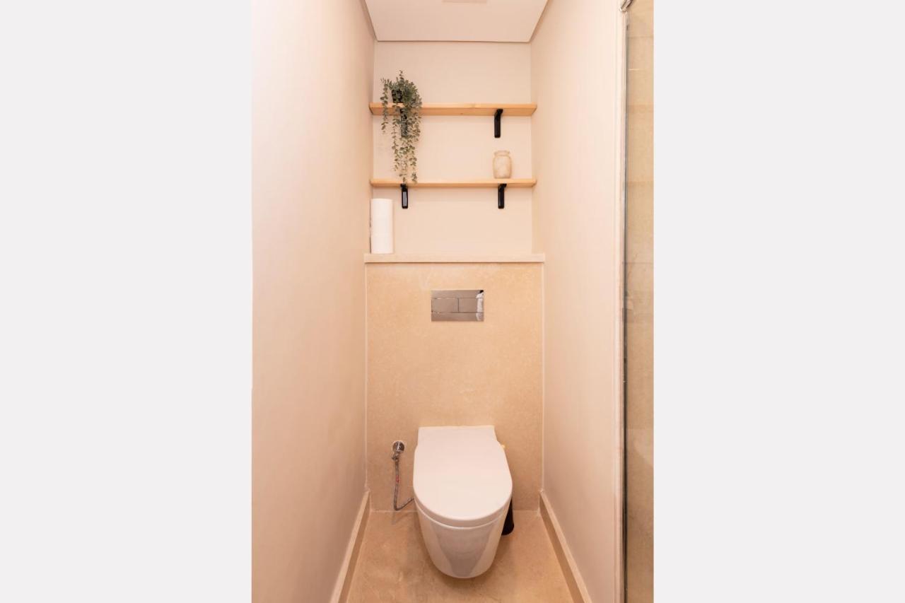 Gleaming 1 Bedroom Mangroovy W Pool & Access Apartment *