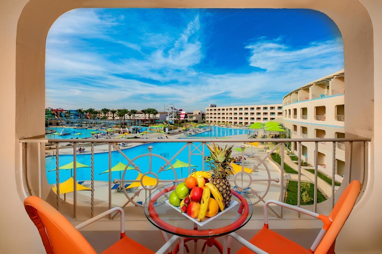 Titanic Aqua Park - Families And Couples Only Station touristique