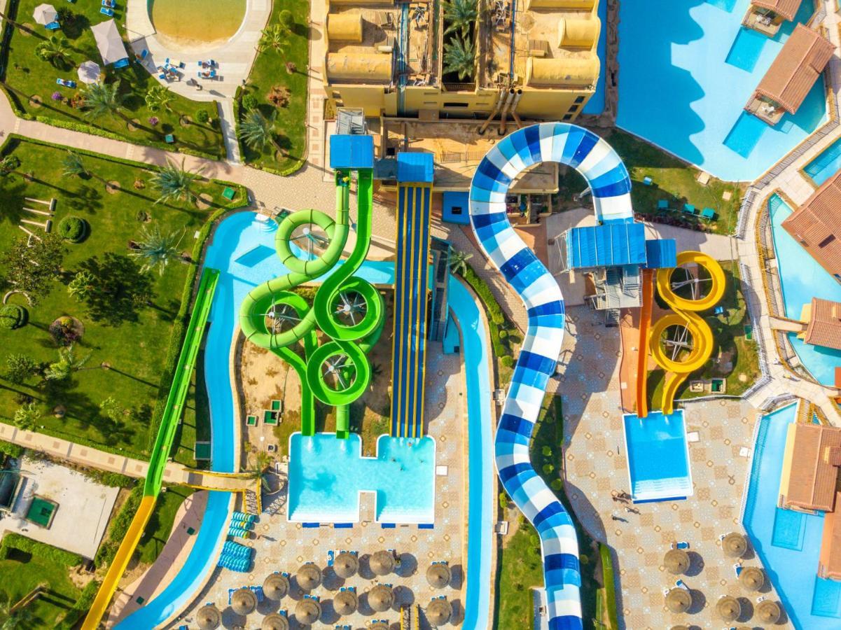 Resort Titanic - Families And Couples Only