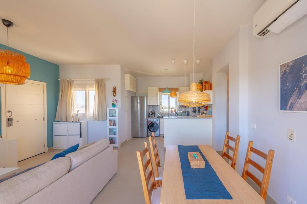 Sunny 2 Bedroom + Private Roof Terrace Lagoon View Apartment *