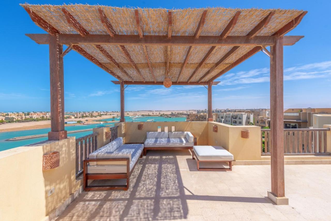 Sunny 2 Bedroom + Private Roof Terrace Lagoon View Apartment Hurghada