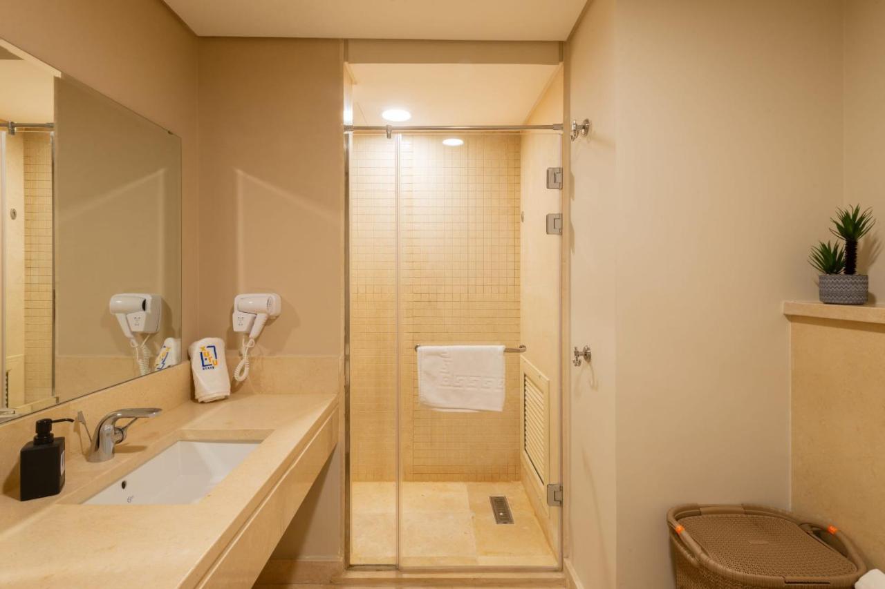 Jazzy 1bdr W Outdoor Pool View Terrace Free Pool & Access Apartment *