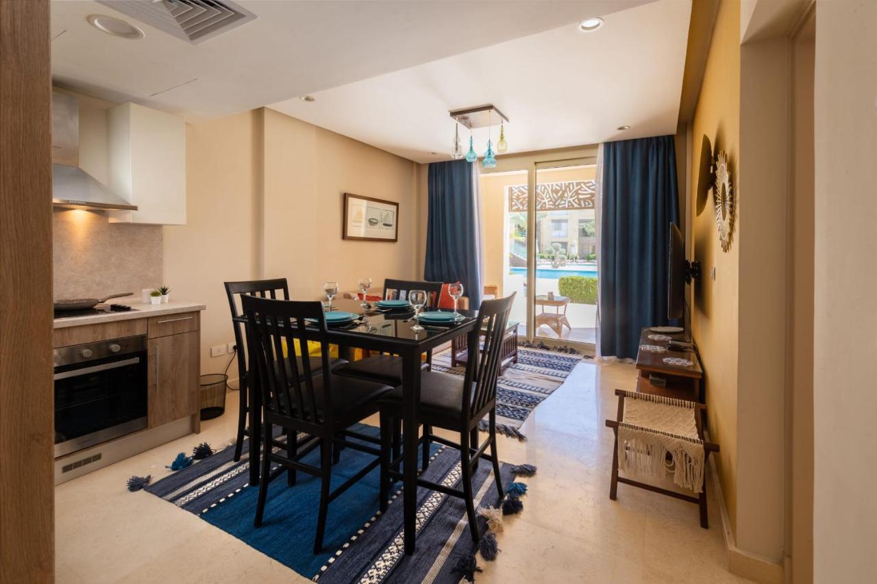 Jazzy 1bdr W Outdoor Pool View Terrace Free Pool & Access Apartment