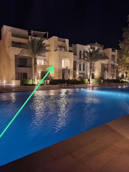 Mangroovy Ritzy, Cerulean By The Pool Apartment