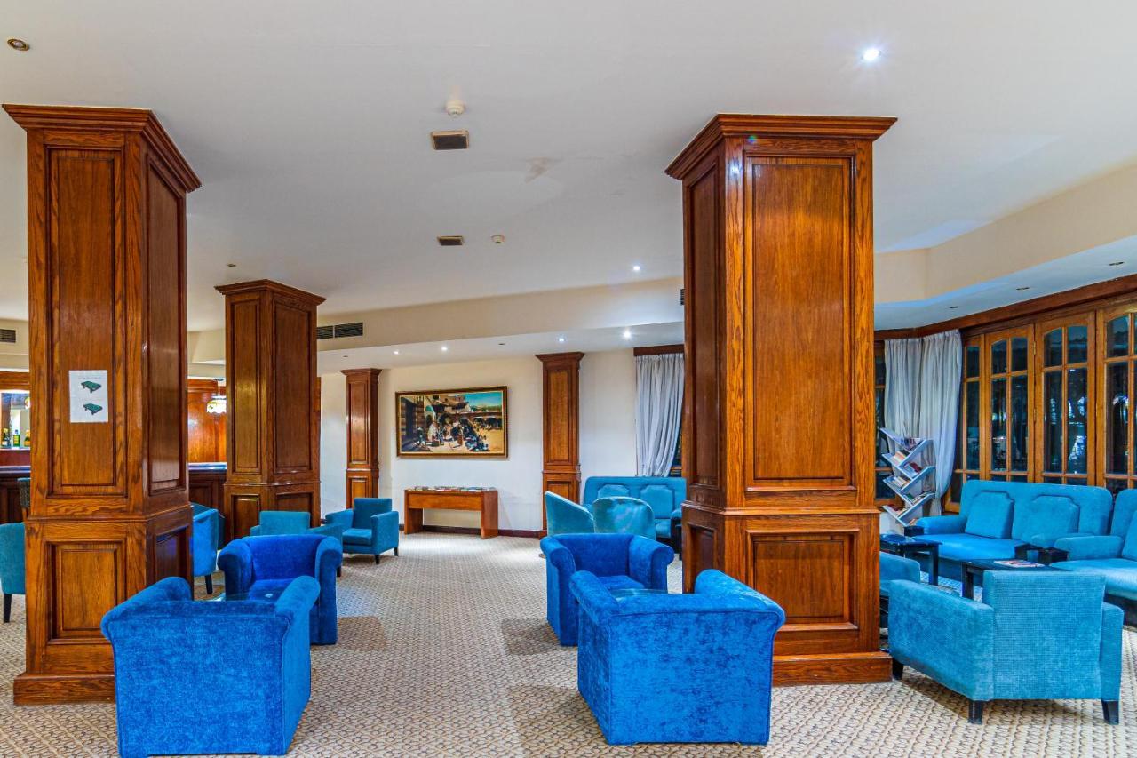 The Grand Hotel, Hotel