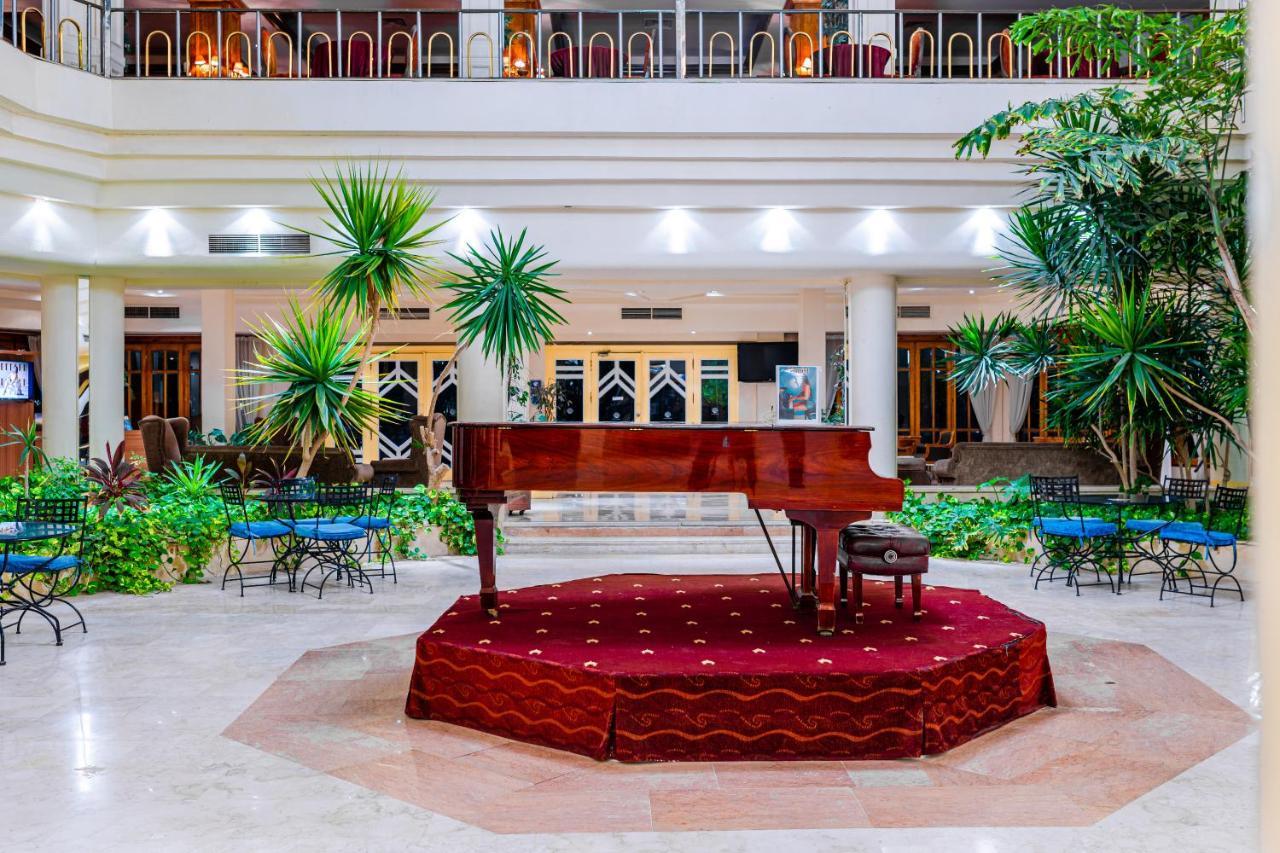 The Grand Hotel, Hotel