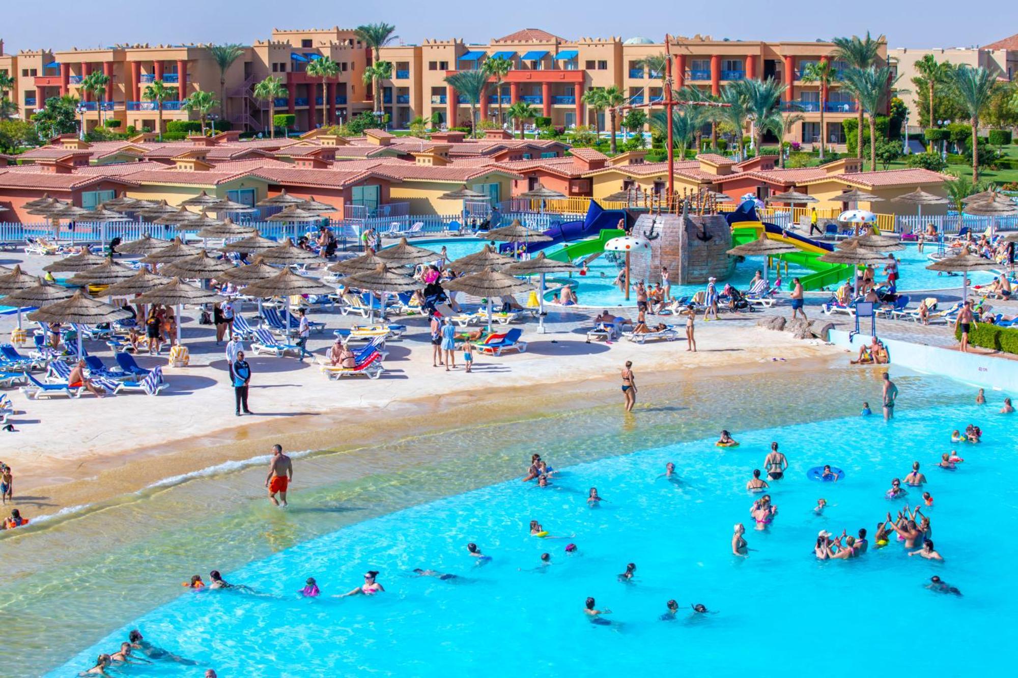 Resort Titanic - Families And Couples Only