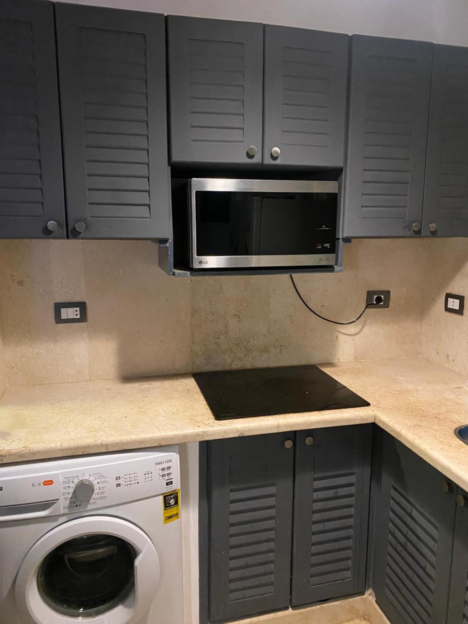 Lovely Two Bedroom Apartment *