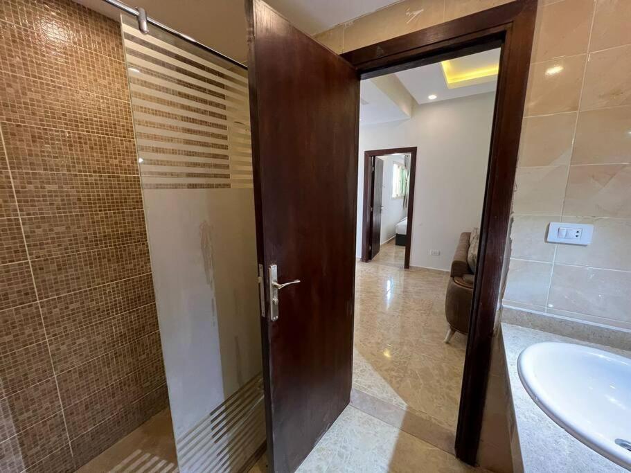 Elegant 2-bedroom Mirage Bay Apartment *