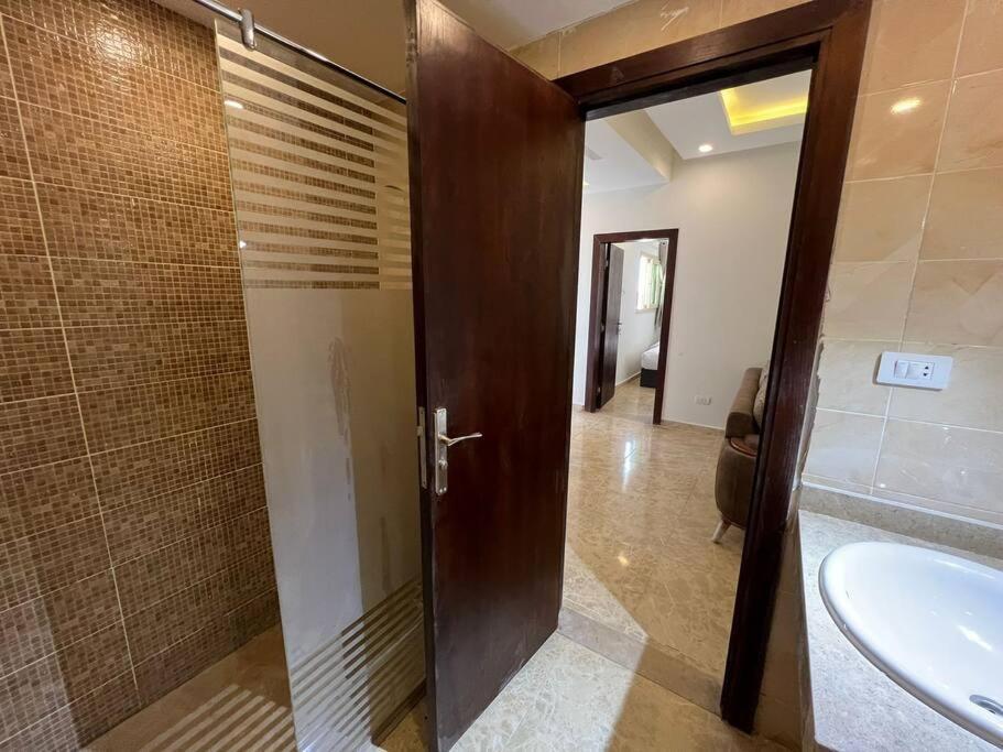 Elegant 2-bedroom Mirage Bay Apartment *