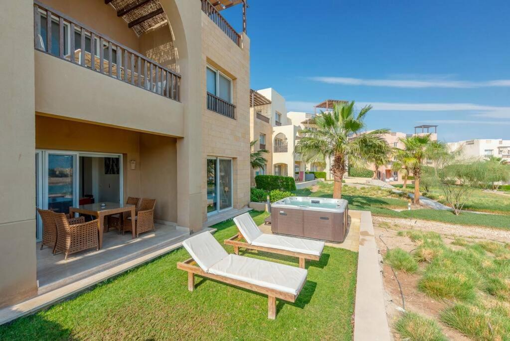 Gouna Retreat 2br Waterside Hot Tub & Pool Apartment
