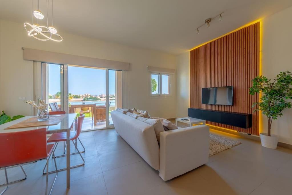 Gouna Retreat 2br Waterside Hot Tub & Pool Apartment