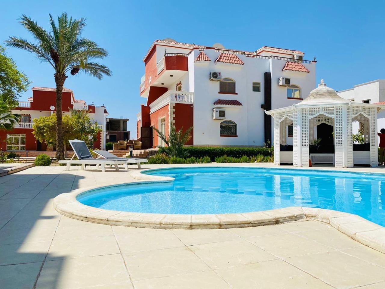 One In A Compound With The Swimming Pool Apartment Hurghada
