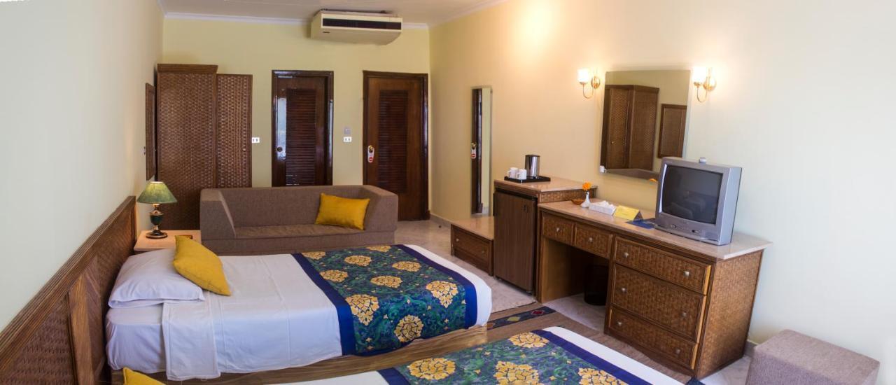 Lotus Bay 4*