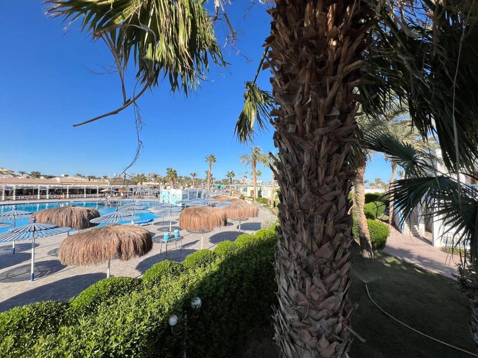 Elegant 2-bedroom Mirage Bay Apartment
