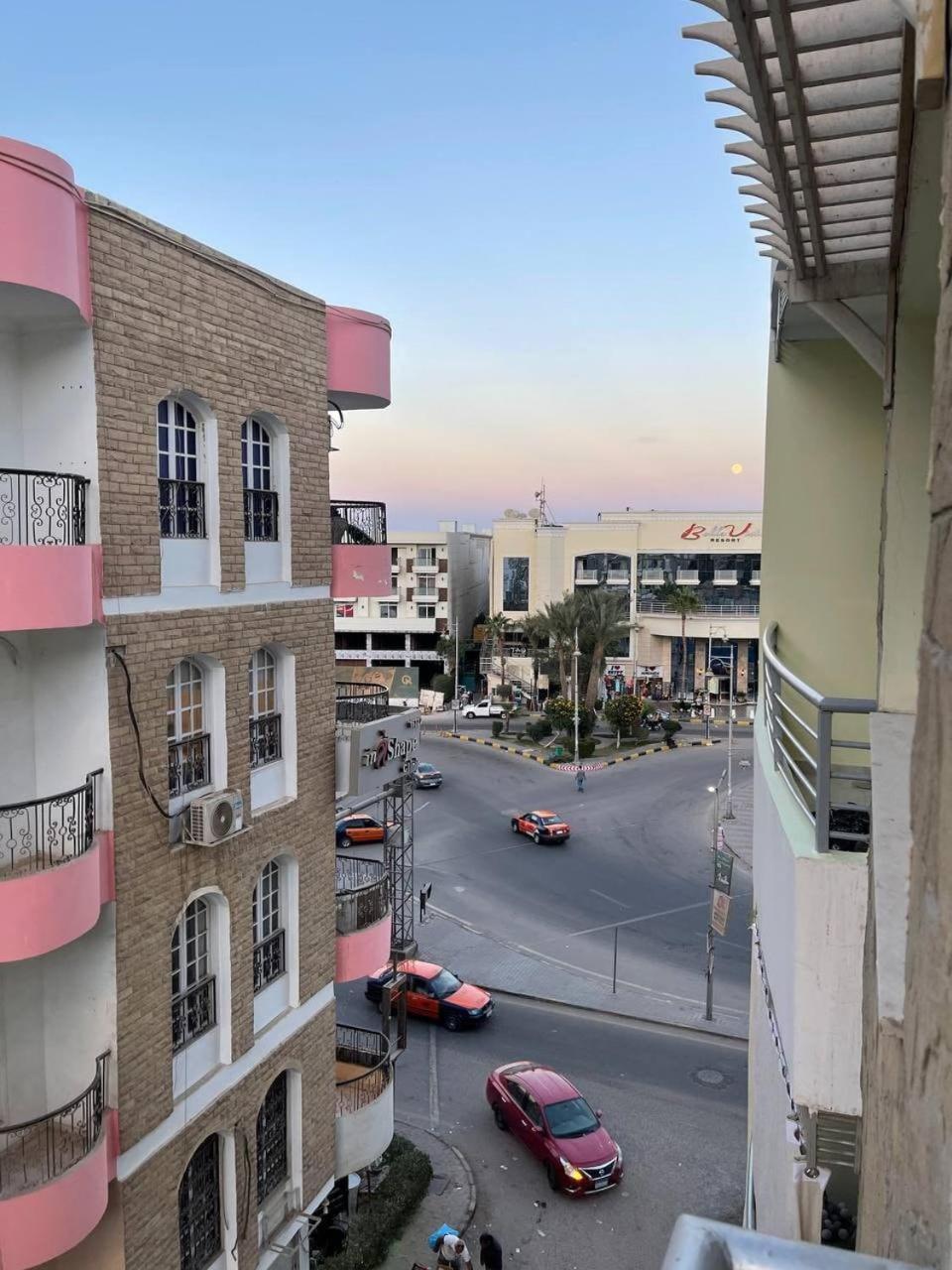 An Der Sheranton Road * Hurghada