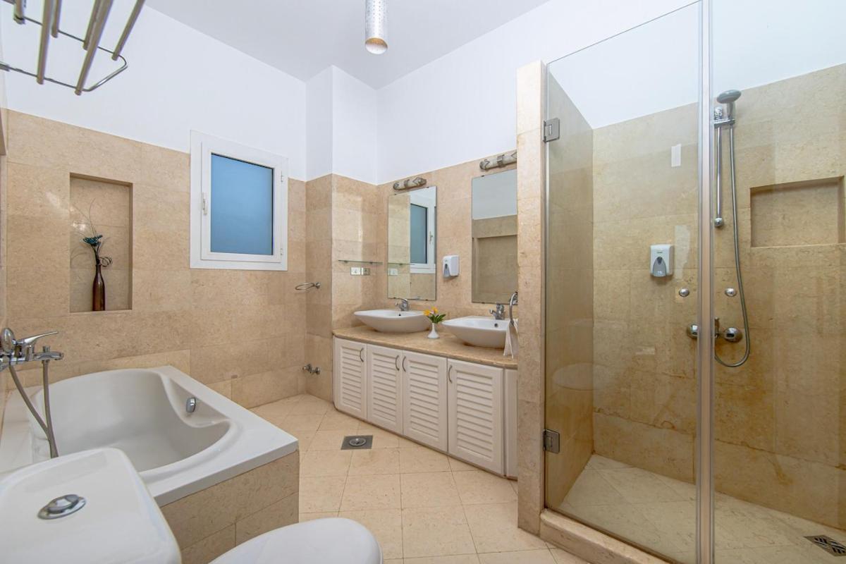 Stunning With Private Heatable Pool Villa Hurghada