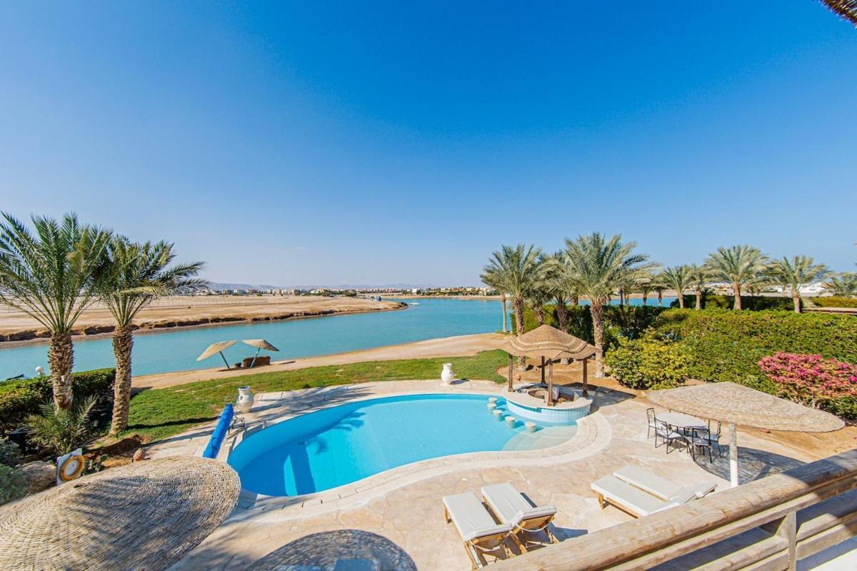 Stunning With Private Heatable Pool