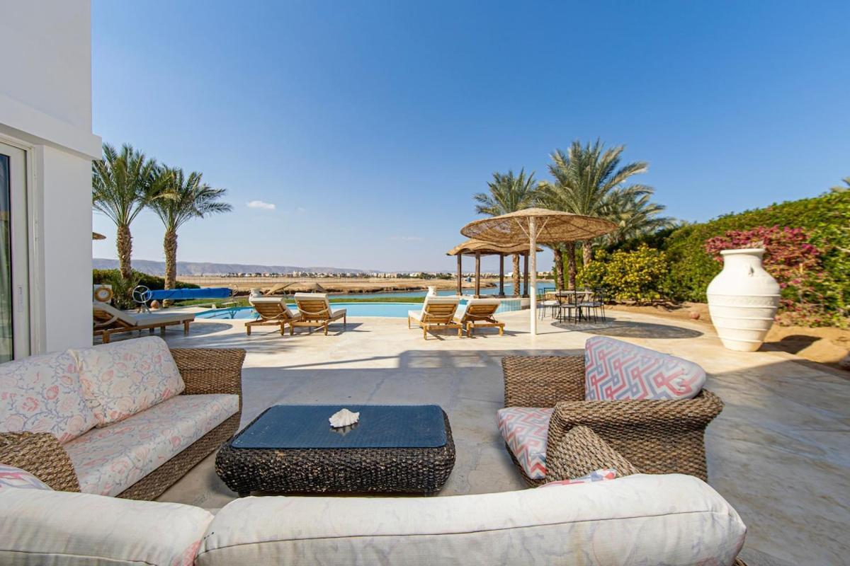 Villa Stunning With Private Heatable Pool