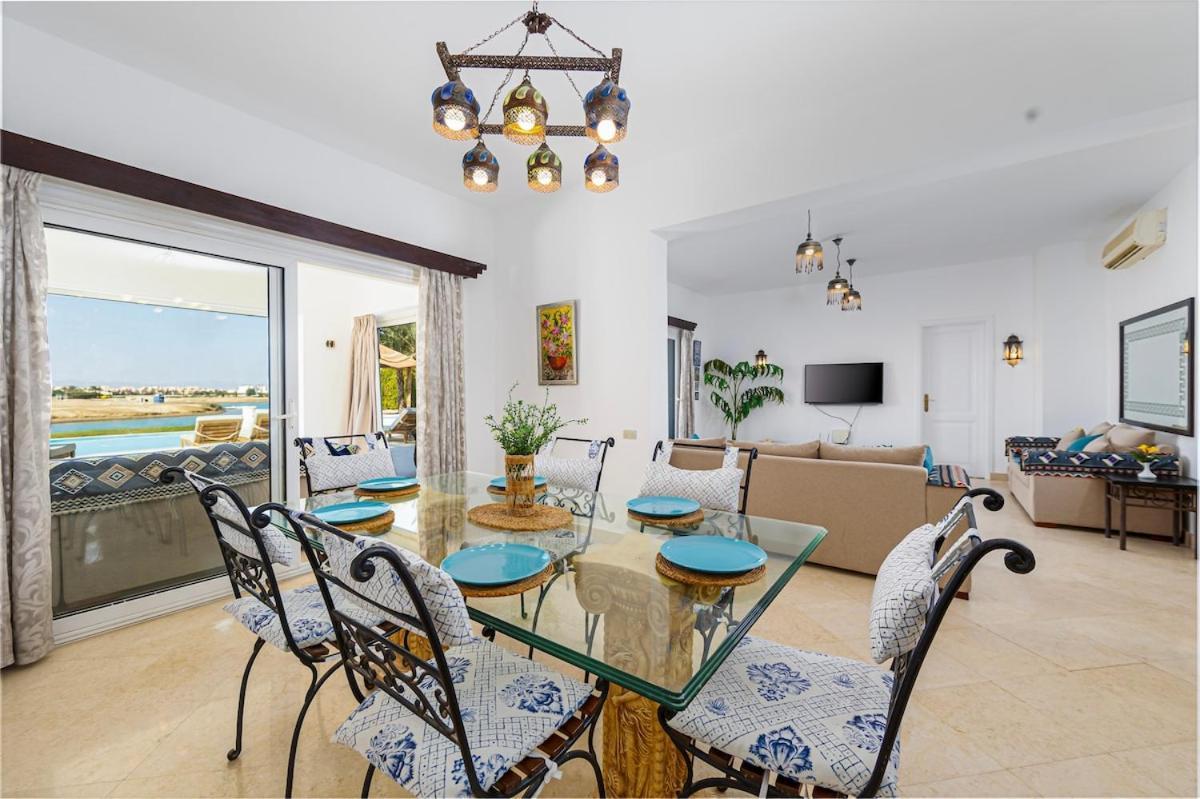 Stunning With Private Heatable Pool Villa Hurghada